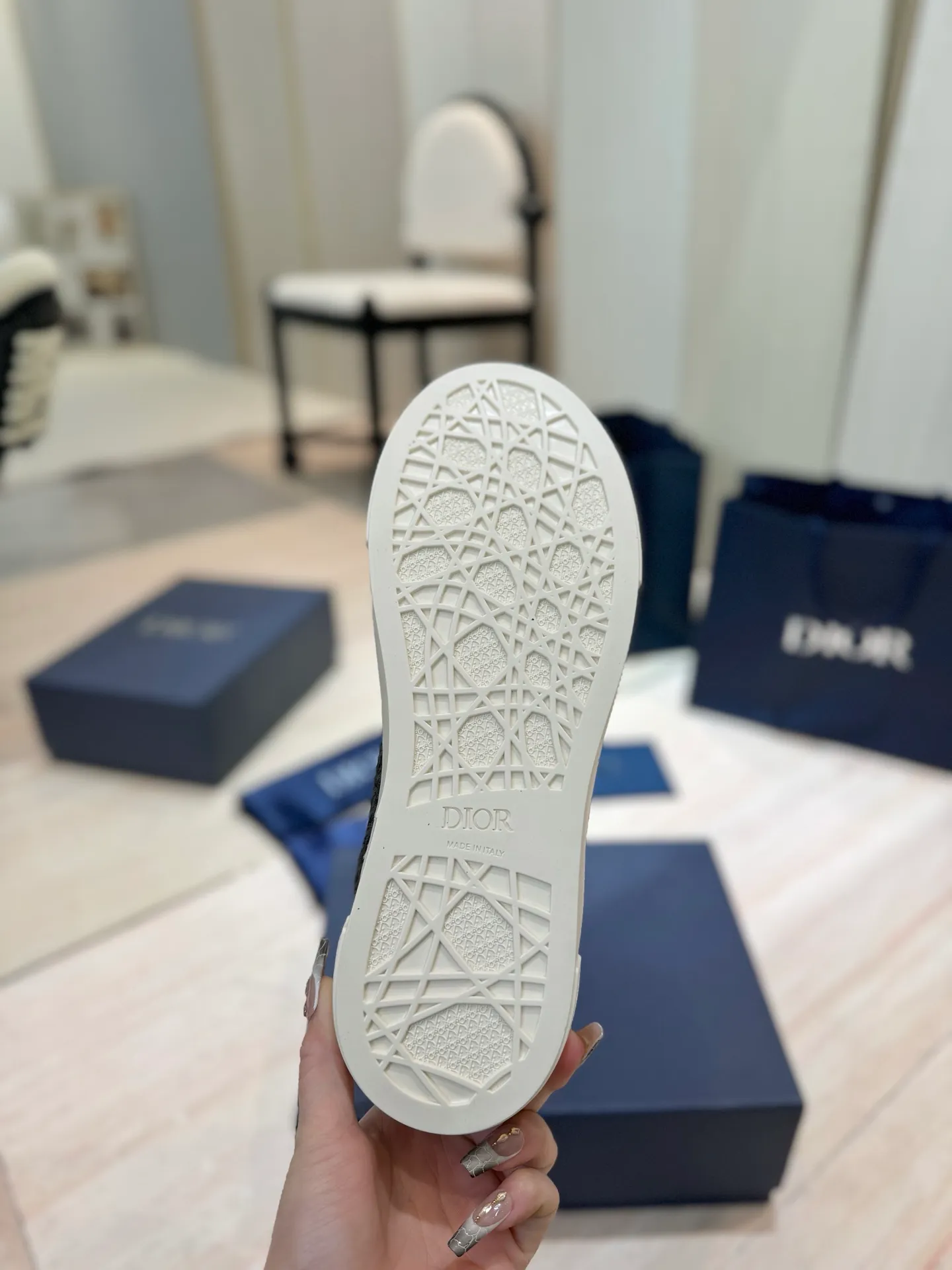 👟👟Ex-factory price 600👟👟 (Top version) Dior 2025 autumn and winter haute couture series new men's shoes CD jelly-colored flat casual shoes Dior and STONE ISLAND B33 round toe lace-up canvas skate shoes Stars' same style Oblique letter logo embroidered retro color-blocking sneakers The top high-end version on the market ✅ Upper: imported custom calfskin/suede leather ✅Inner: water-dyed cowhide lining ✅Outsole: original open-molded Tpu outsole ✅Packaging: full set of original box ✅Size: 35-45 (46 pieces customized, non-refundable)